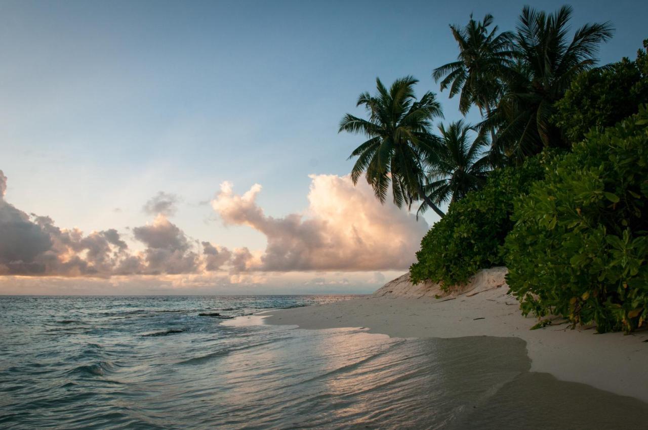 Brickwood Rasdhoo- Beach Front Ngoại thất bức ảnh